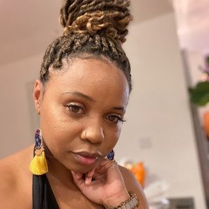 Meet your Posher, Aja